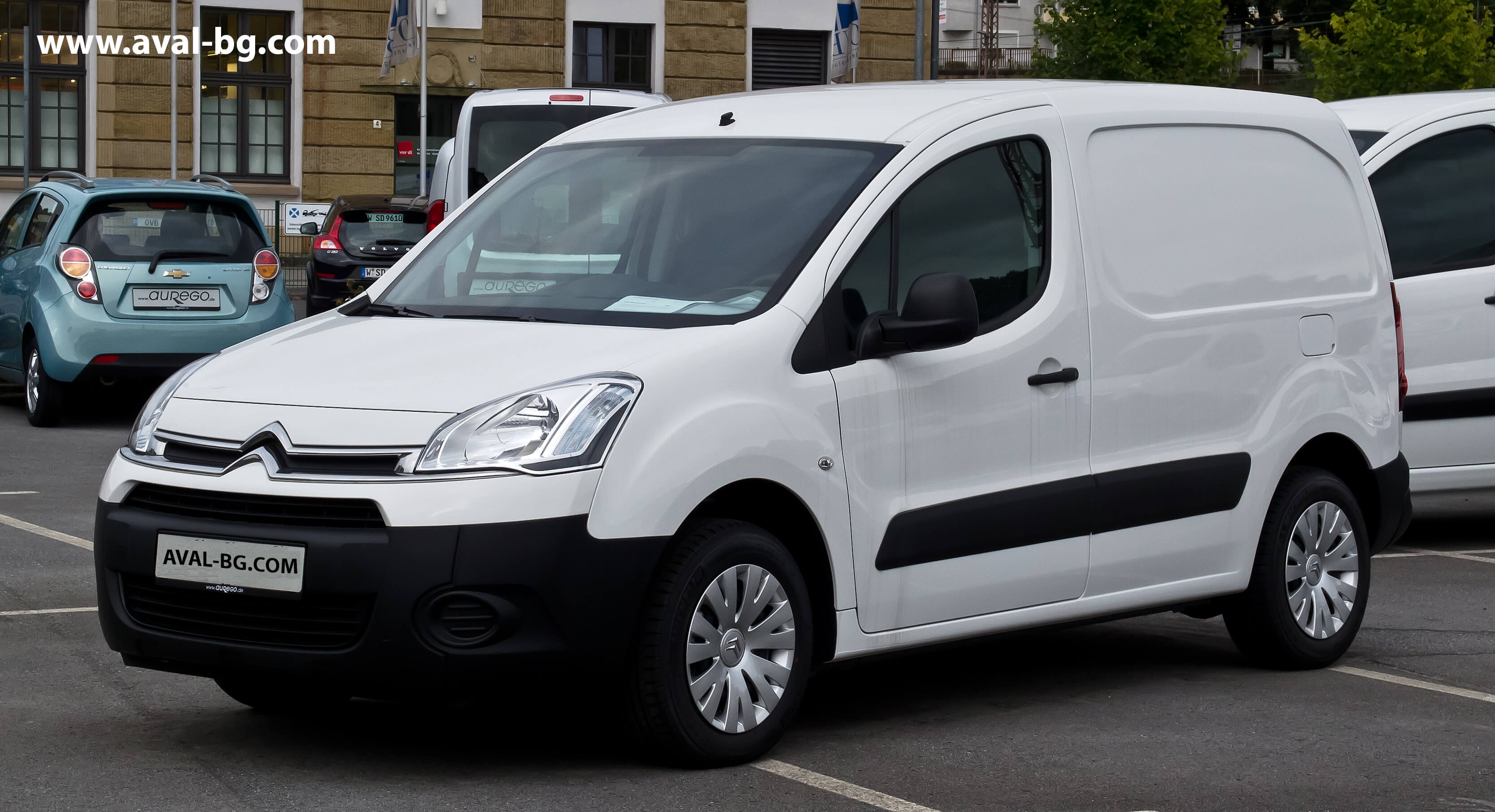 Citroen Berlingo Hertz ES250.5 монтиран в бокс затворен обем
