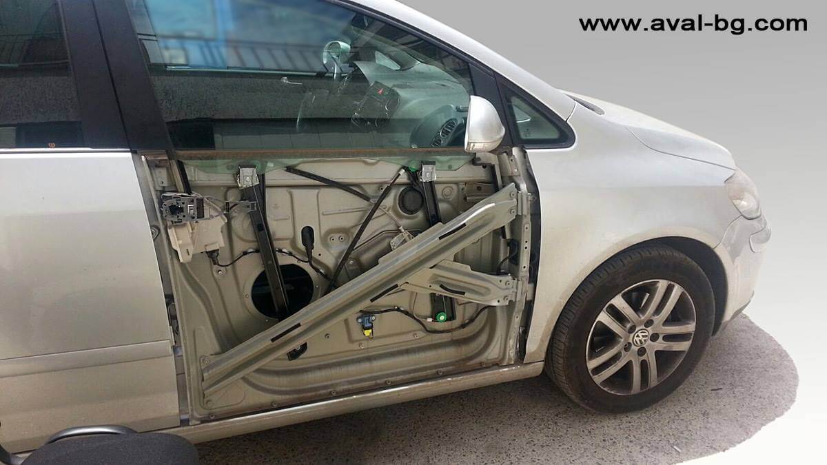 VW Golf Plus - звукоизолация SilentCoat, аудио система Hertz/Audison