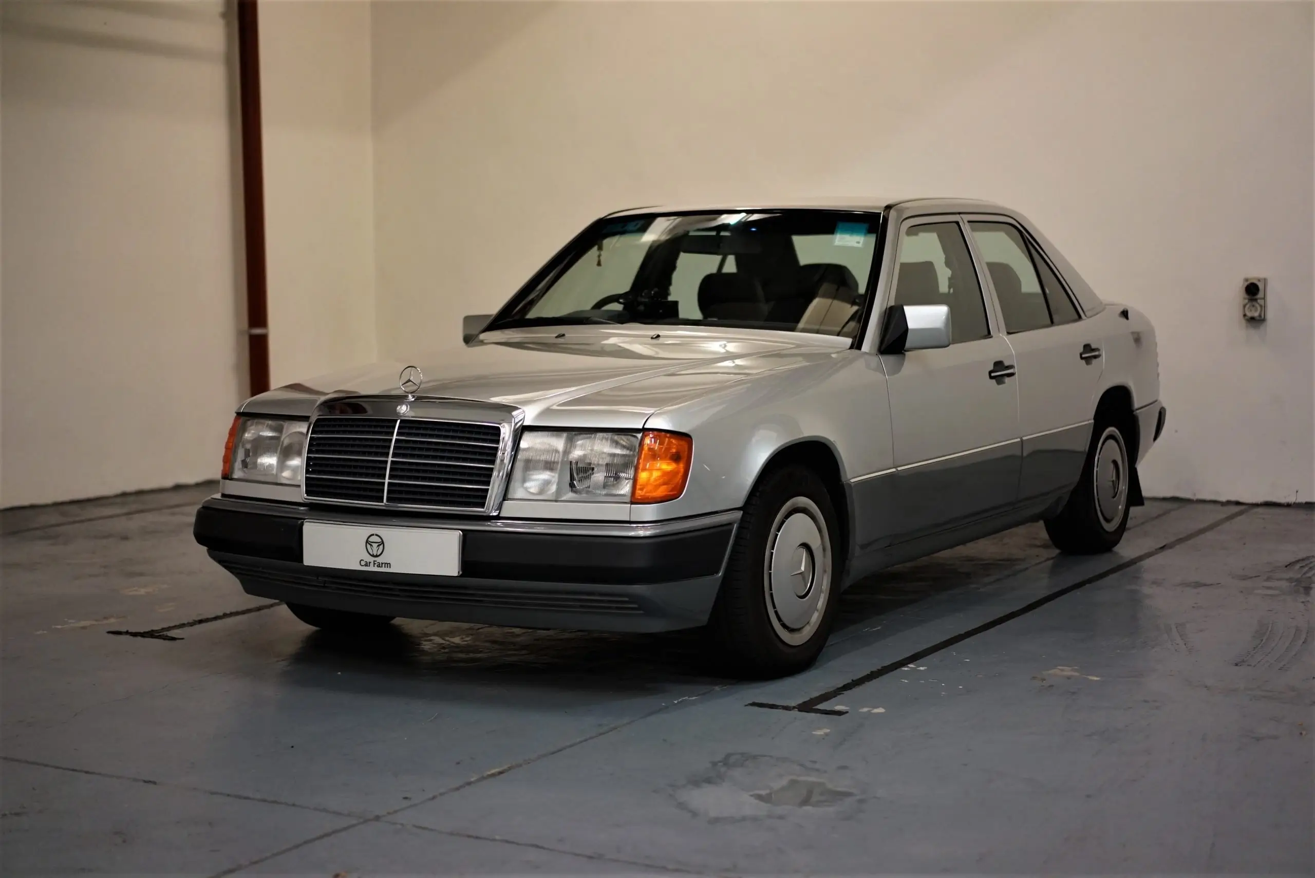 Звукоизолация на преден капак на Mercedes E Class W124