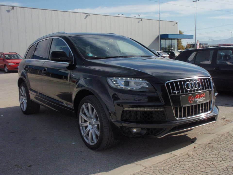 Забавление за задните пътници с цифрова телевизия в Audi Q7