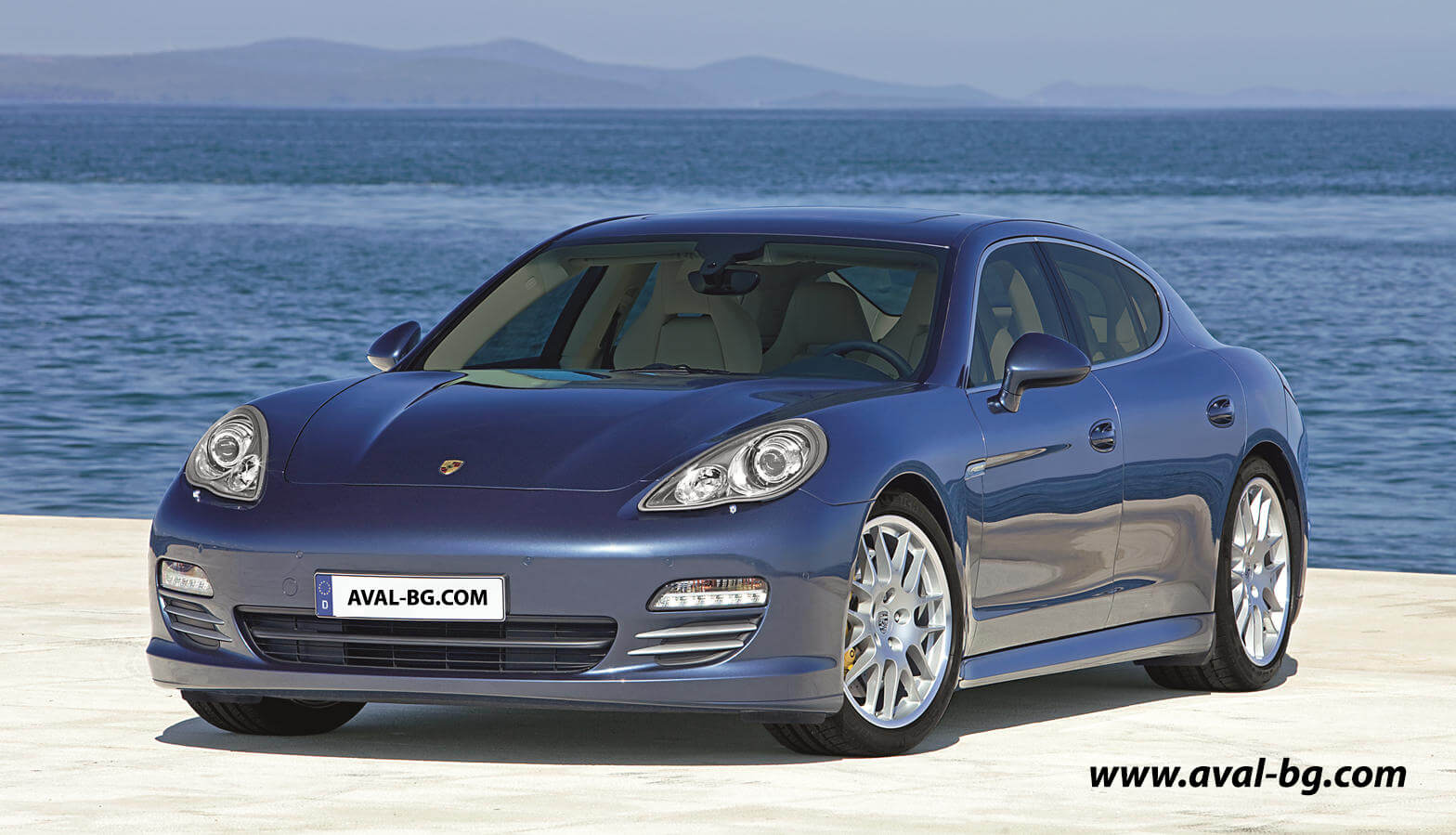 Porsche Panamera с мултимедийма система PCM3.1 с инсталиран безжичен Apple CarPlay интерфейс